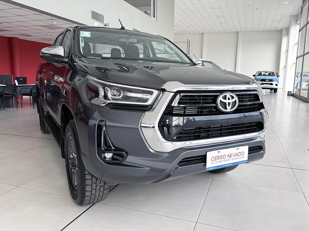 Imagen de Toyota Hilux 4x4 Cabina Doble SRV 2.8 TDI 6A/T